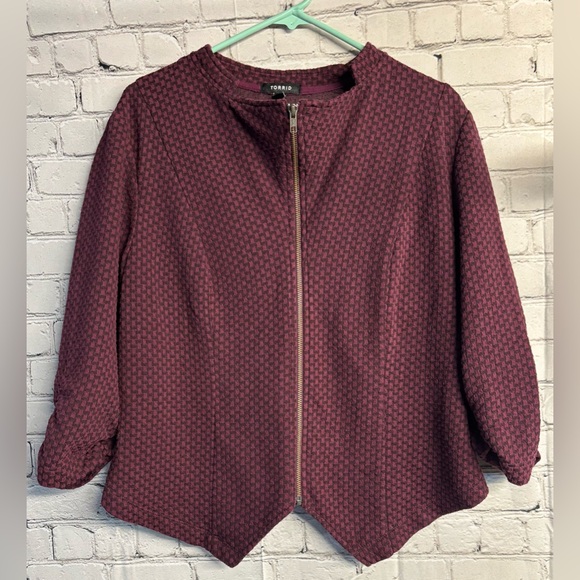 Size 2(X) Torrid Burgundy Textured Blazer - Picture 2 of 6